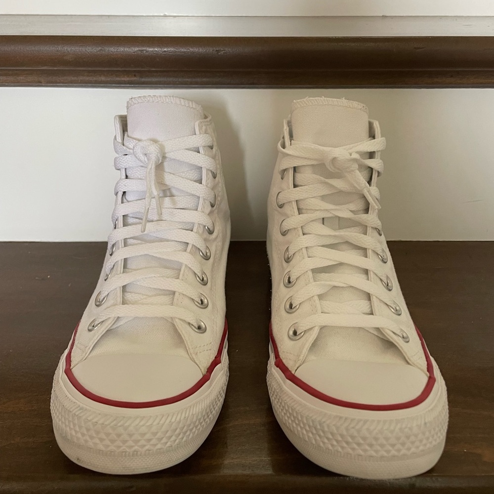 White Chuck Taylor All Star Converse